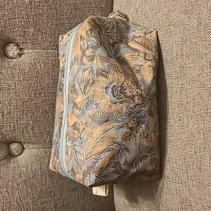 🌸Handmade NWOT floral print zippered pouch